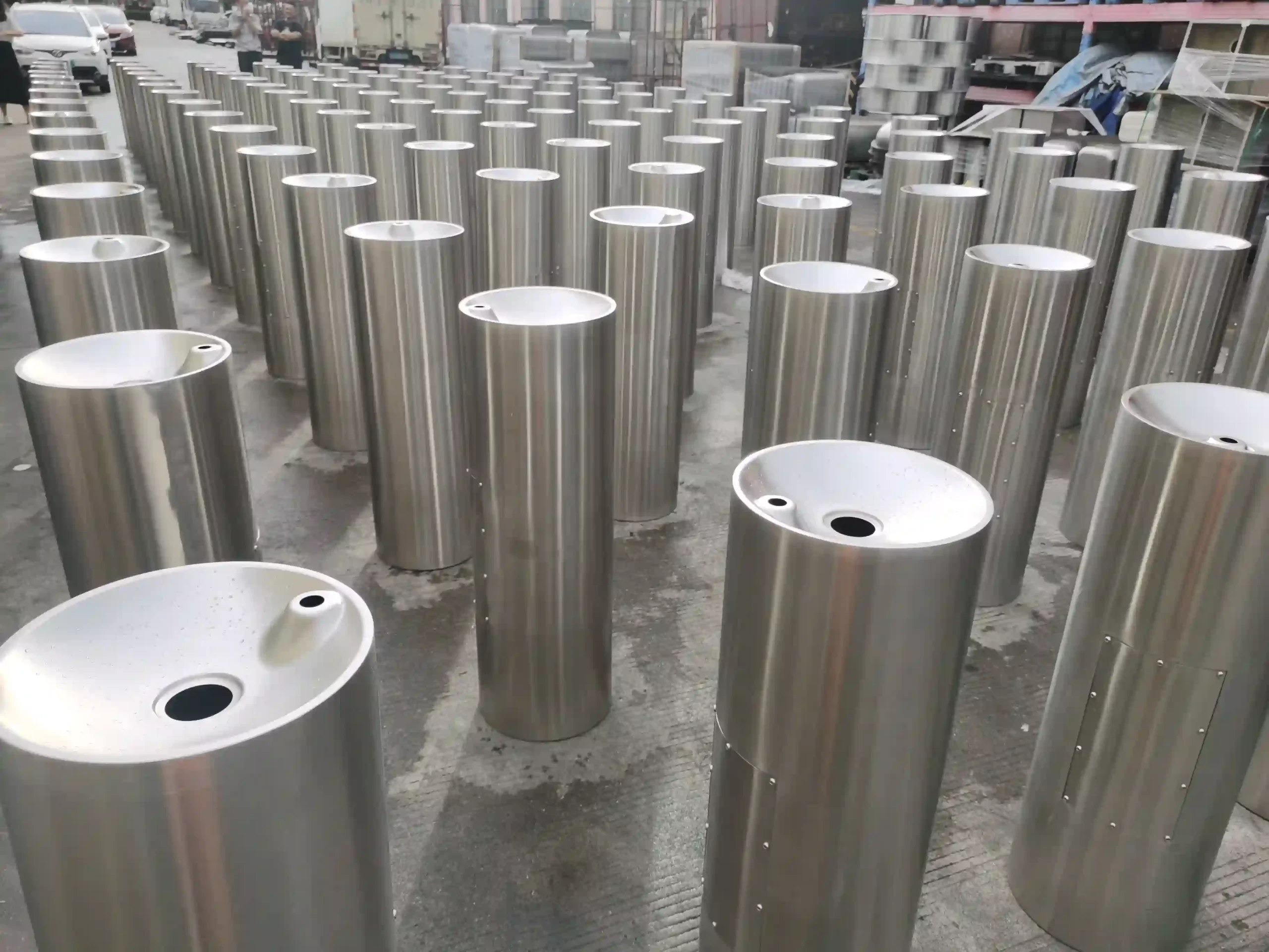 Freestanding water drinking fountain