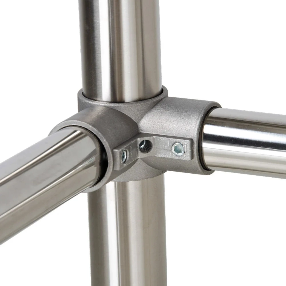 Stainless steel pipe connection detail