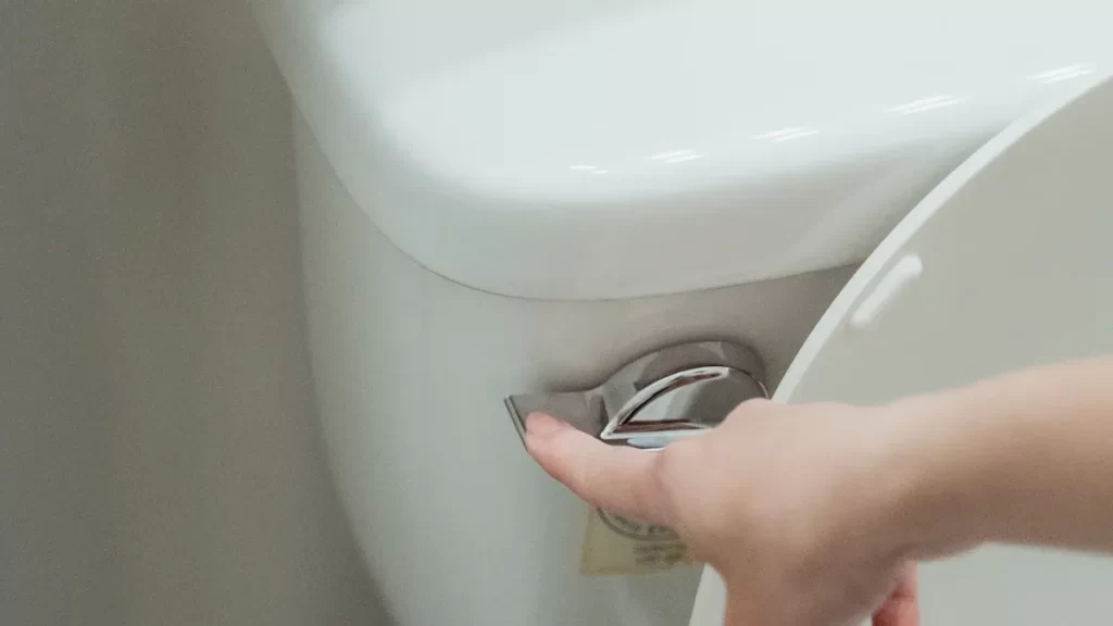 Two piece toilet flush action